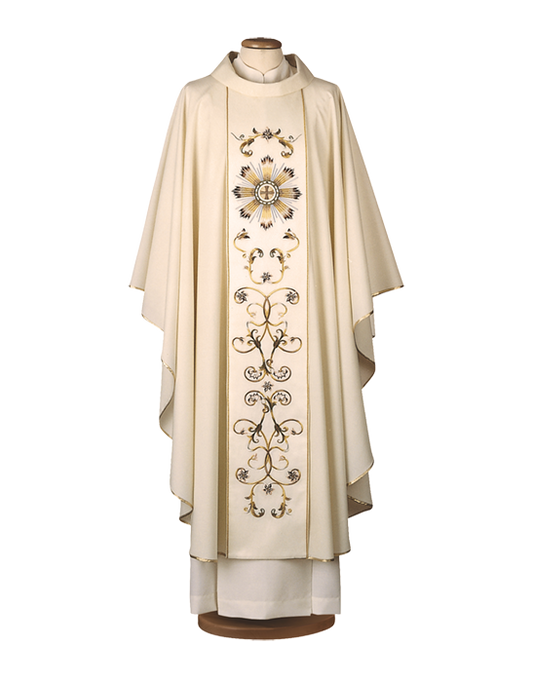 Elegant Wool Chasuble with Classic Machine‑Embroidered Stolon – Traditional Liturgical Vestment